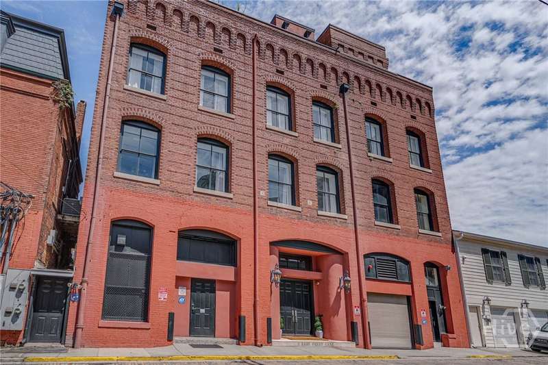 2 E Perry Lane Entrance