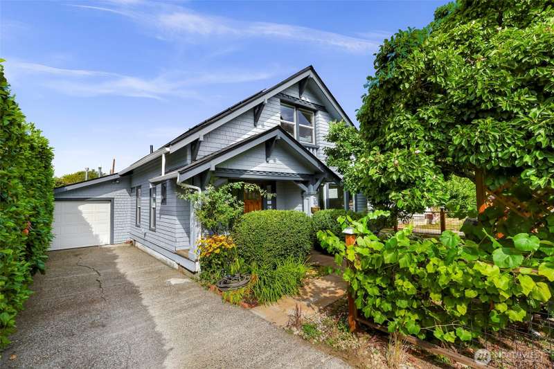 Charming historic Sunnyland craftsman home