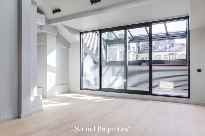 Iso yli 9 neliöinen terassi