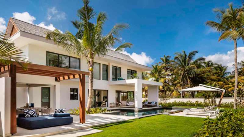 OOLSGAccommodationPrivateVillaExteriorPoolWide0282