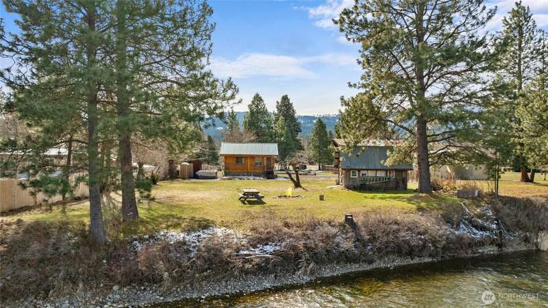 Medium Bank access from this 400 sqft cabin on the YAKIMA!!
