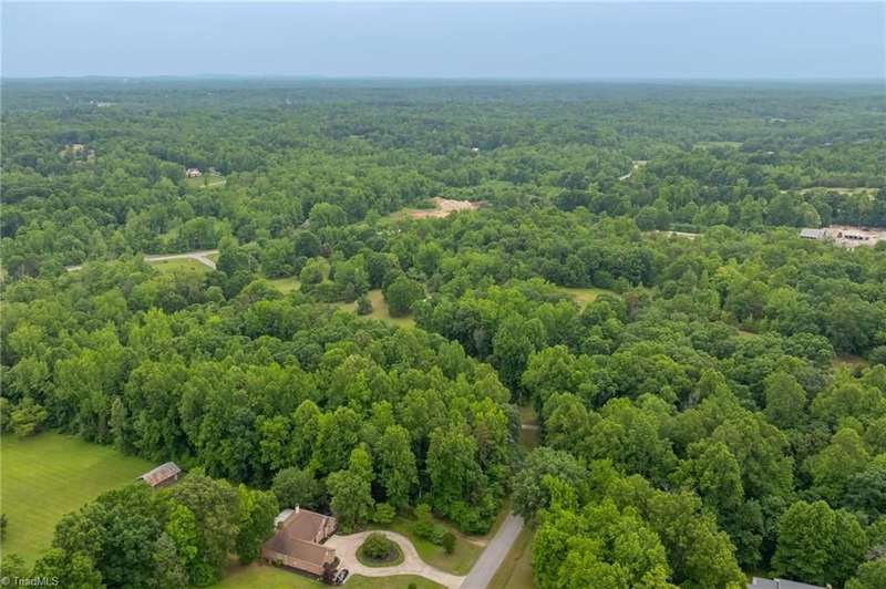 Nestled in the small subdivison of Chestnut Estates with NO HOA