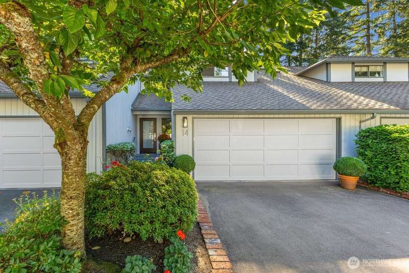 Lakewood Community townhome with 50 year presidential roof, custom front door and beautifully manicured grounds.