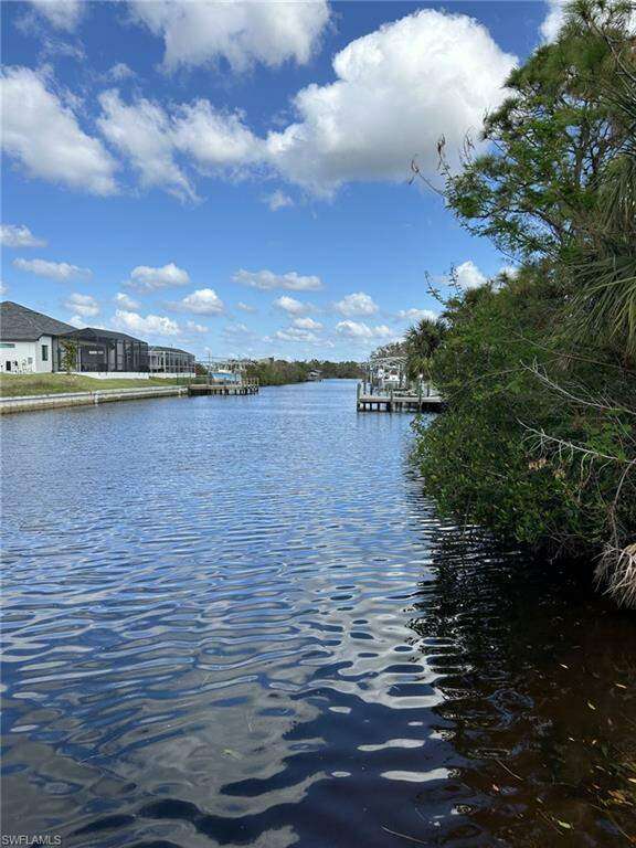 Looking up the canal