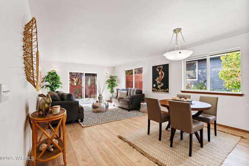 106 W Goodlander Rd-13