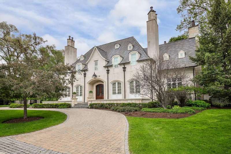 Welcome to 210 E Prairie Avenue!