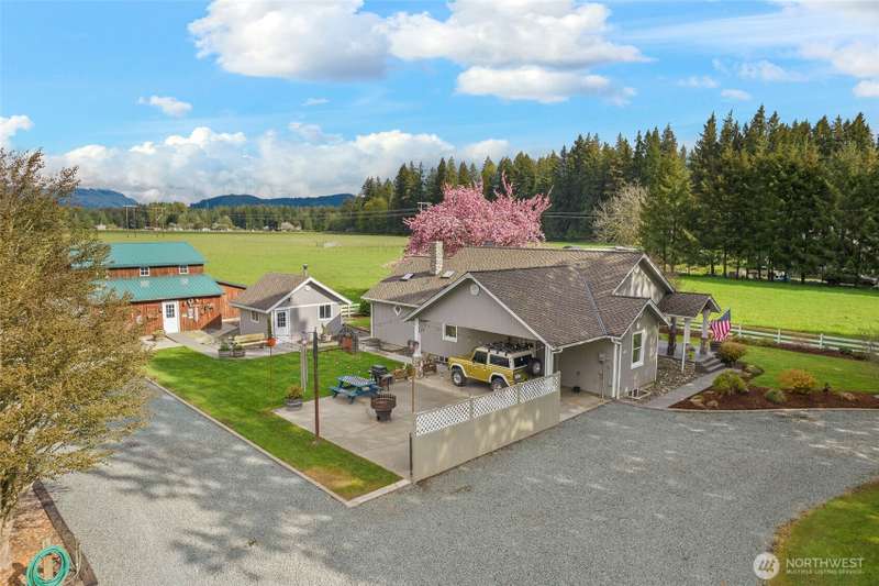 This beautiful 3174 sqft, 5 bedroom, custom built home is like stepping into the pages of Better Homes & Gardens Magazine from which these plans are taken from. The pride of ownership is evident throughout this property inside and out.