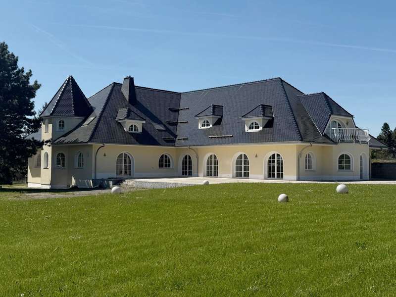 VON POLL IMMOBILIEN