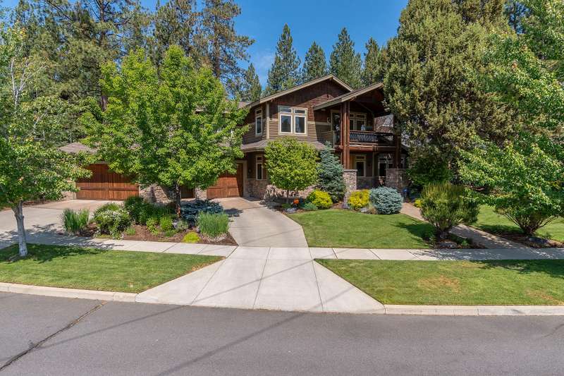 Stunning home close to trails and dining!