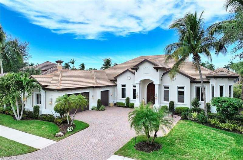 View of front of property featuring a garage and a front yard