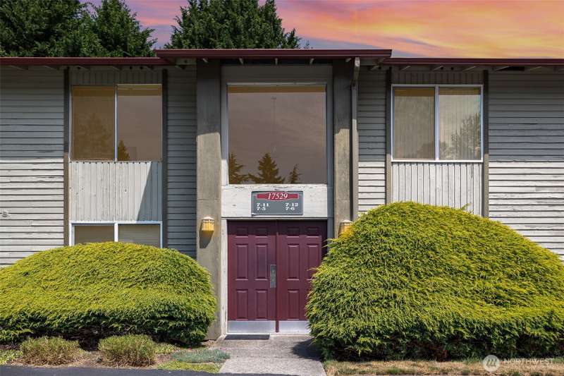 Welcome to this cozy ground-floor 1-bedroom, 1-bath condo in the peaceful On the Green community!