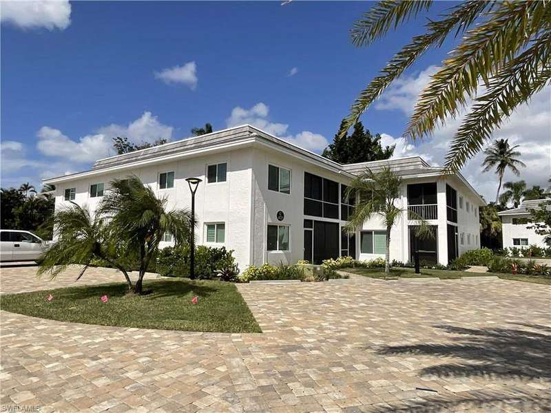 Welcome to Swan Lake Club in Naples Florida!