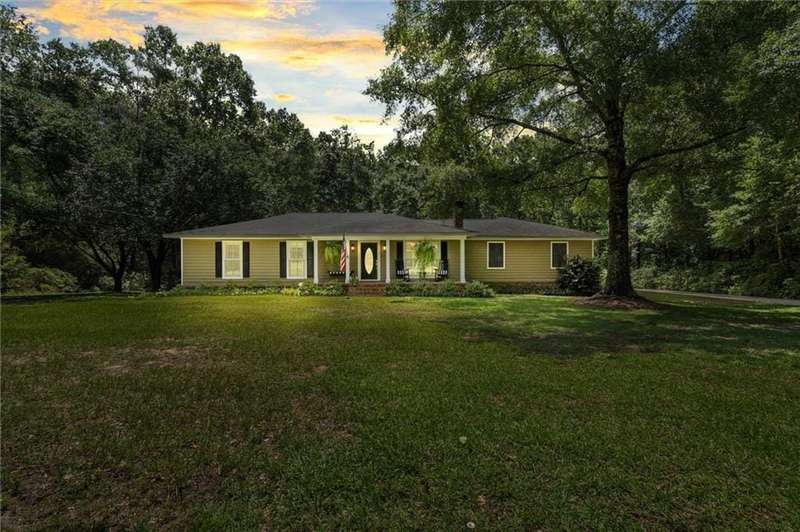Welcome to a hidden gem in Jackson Heights subdivision.  Per Sellers, the house was renovated in 2016. Renovations included updated electrical & plumbing; installation of energy efficient Pella windows; roof; tankless water heater & insulation.