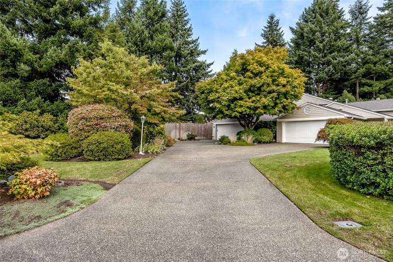 Welcome to effortless living at this charming corner-lot home in Harbor Summit.