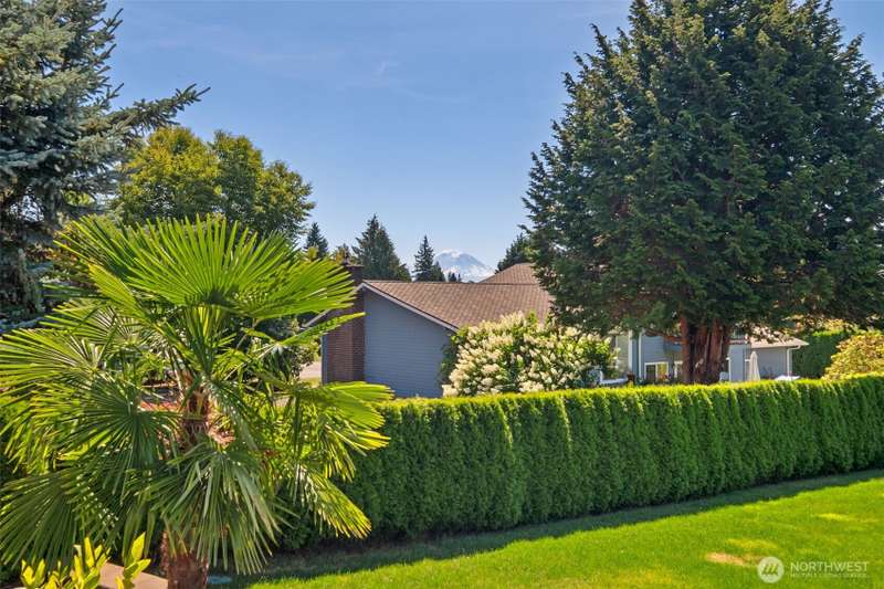 Beautiful 1-level living in the Meridian Valley Country Club! - A well-orchestrated Golfing Community where Lifestyle, Privacy, Recreation, Serenity & 24hr Security come together!