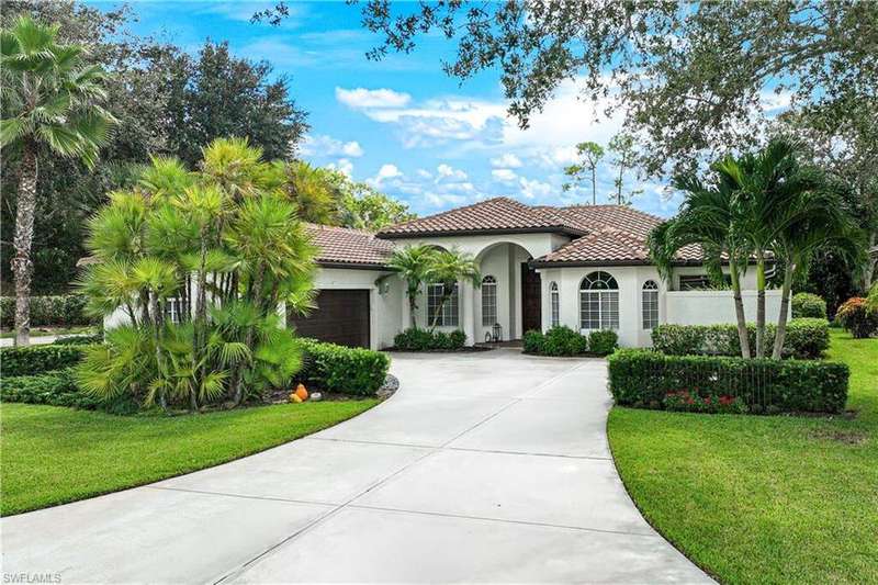 Stunning home in Wilshire Lakes.