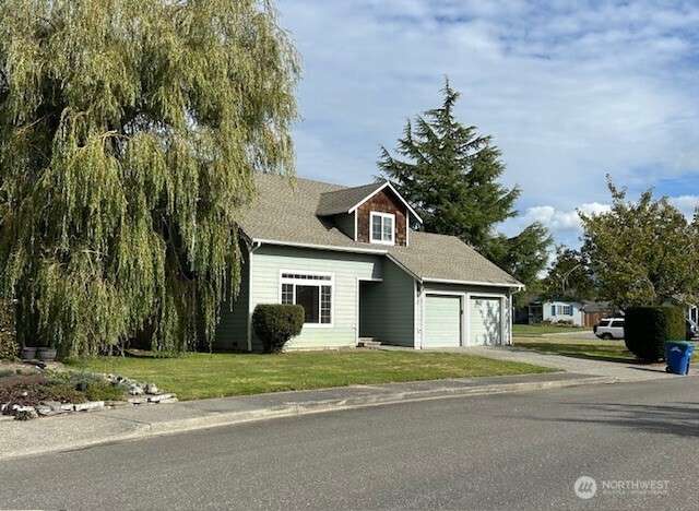This great 4 bed 2.25 bath home is located on a large .24 acre lot is ready for you to call it home!
