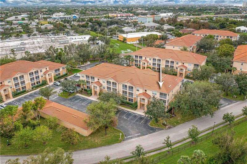 Birds eye view of property