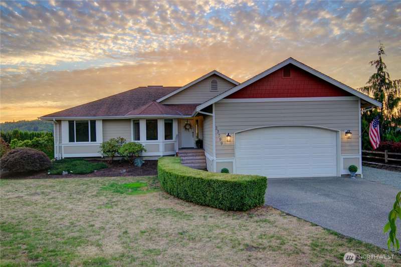 Welcome to this spacious 5bed/3bath home in Nookachamp Hills. there is great curb from the cul-de-sack with side yard and mature landscaping offering home great curb appeal with plenty of off street parking and 2 car garage. Parking on right leads to lowe