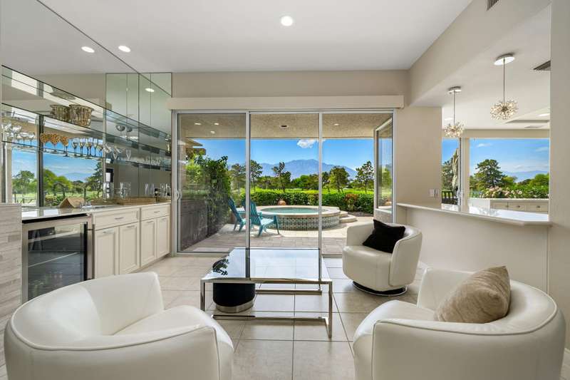 48 Colonial Drive