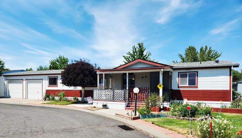 1539 sq ft, 3 bed 2 baths, 2 car garage with workshop, garden room and nice backyard.