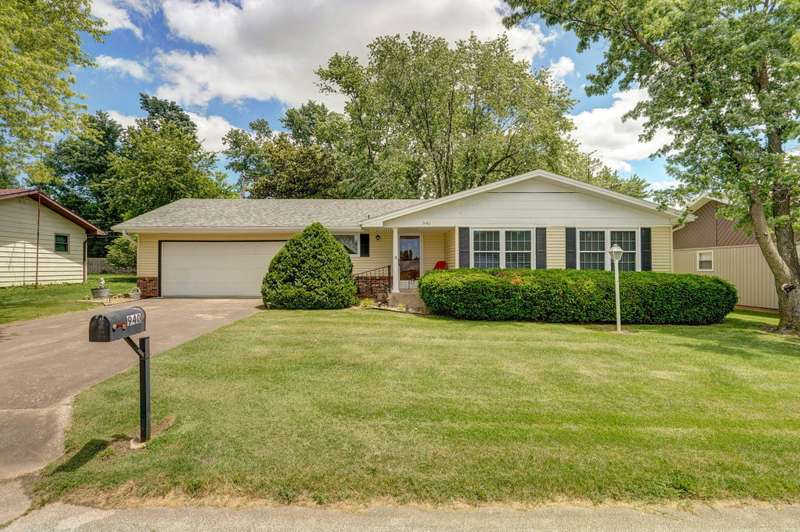 940 Carl Allen St-27