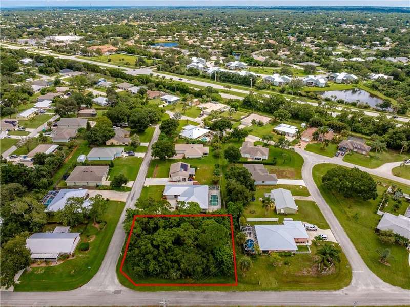 Corner lot facing wooded area & private community