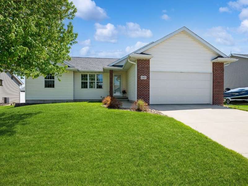 Vinyl siding w/ brick accents