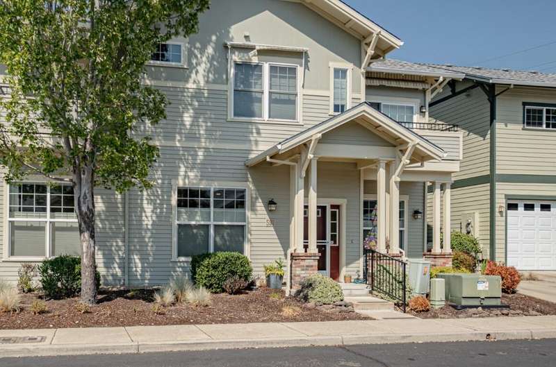 Lovely Single-Level Mountain Meadows Condominium Home
