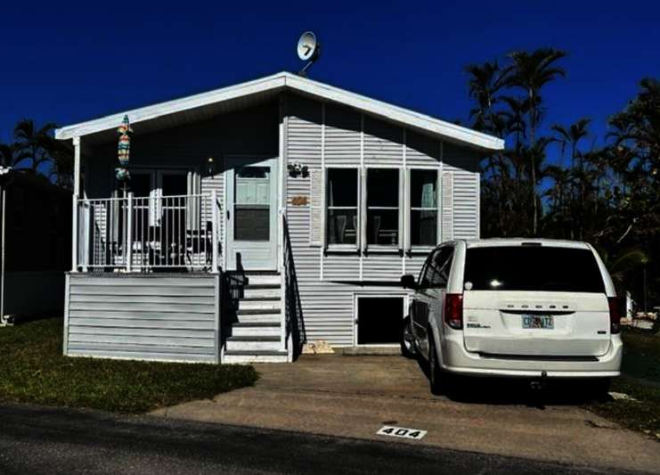 View of front of house with porch