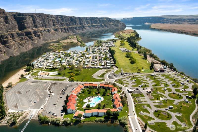 The Resort Lifestyle Discovered in Crescent Bar