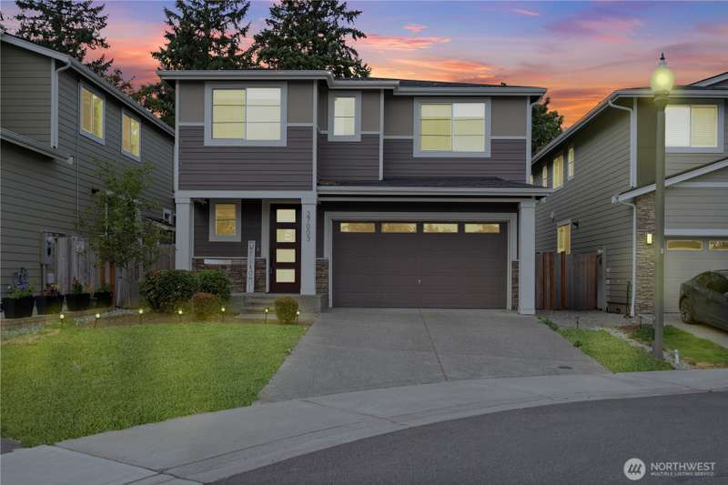 Experience this exquisite luxurious gem in desirable Breimer Bluff with quality premium upgrades for modern comfort living including central A/C, gourmet chef’s kitchen, indulgent spa-inspired primary bathroom, extended covered patio outdoor space and rem