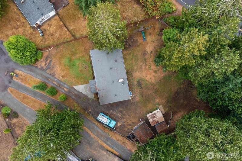 Welcome home~ Large Lot- Great Neighbors!