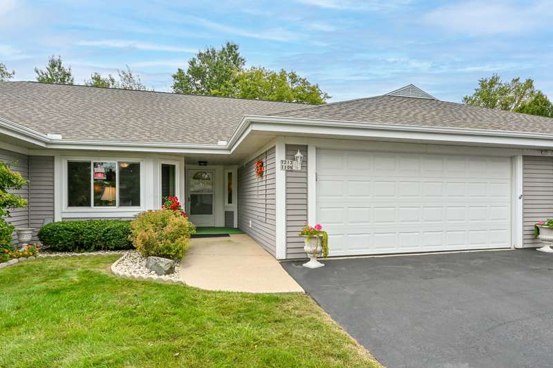 7213 W Mequon Square