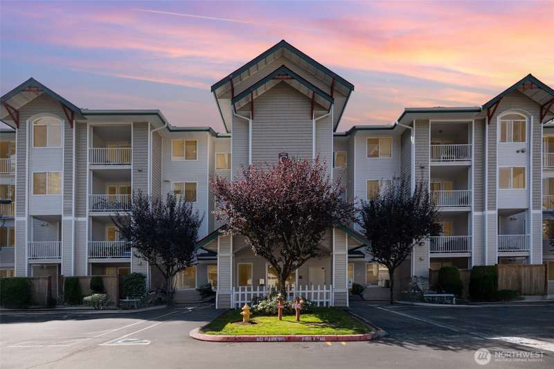 Welcome to this spacious 1-bedroom, 1-bathroom condo at ParTerra in Newcastle!