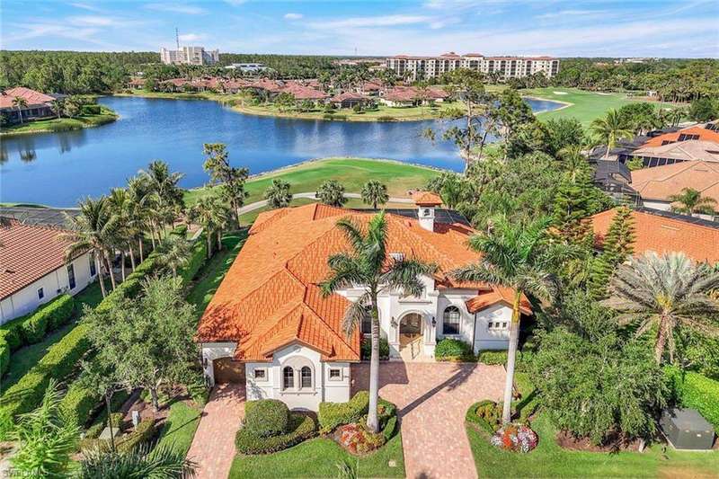 Birds eye view of property with a water view
