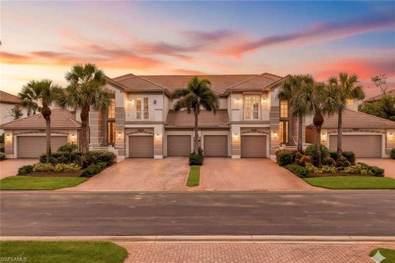 Welcome home to your stunning Carriage Home in Oak Hammock at Shadow Wood at the Brooks!