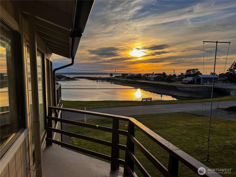 Unobstructed west side views with community boat launch within eye sight.
