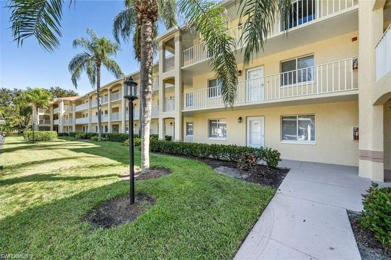 View of apartment building / complex