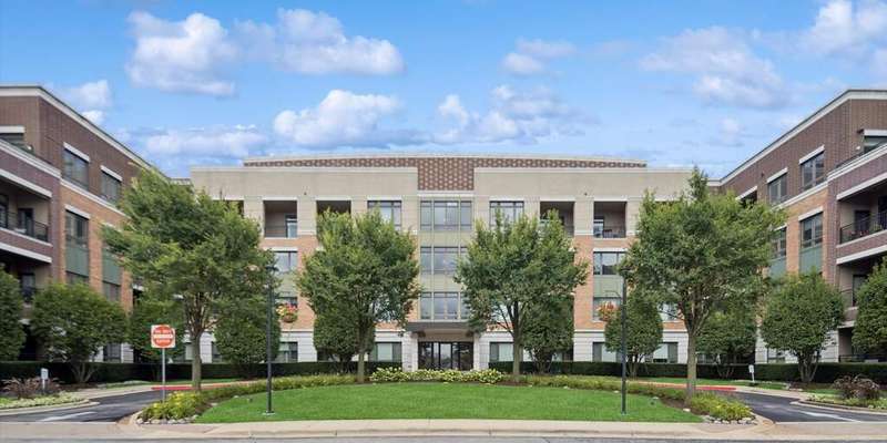 Beautifully constructed all-residence building at