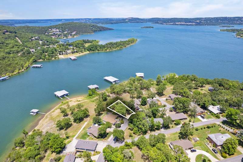 Table Rock Lakefront!
