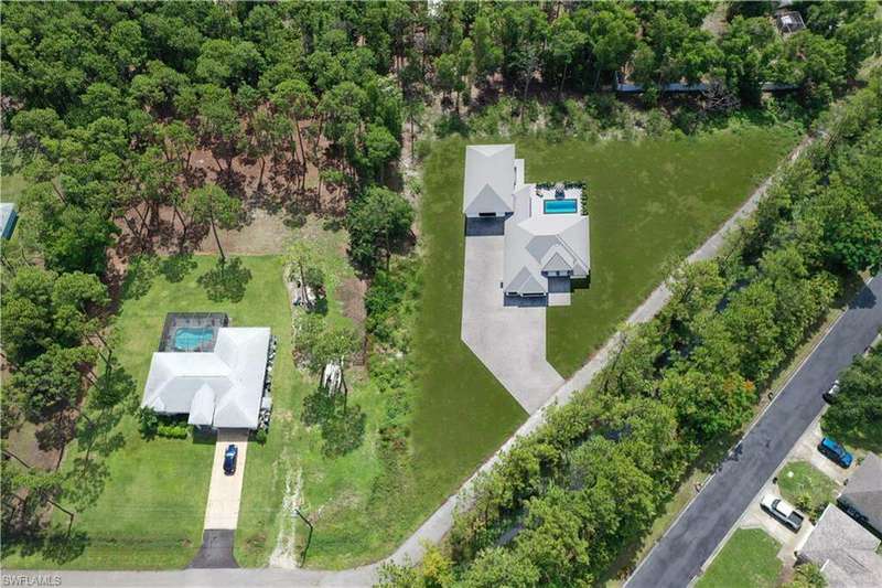 Front aerial view of rendered home plus bonus garage, to scale.