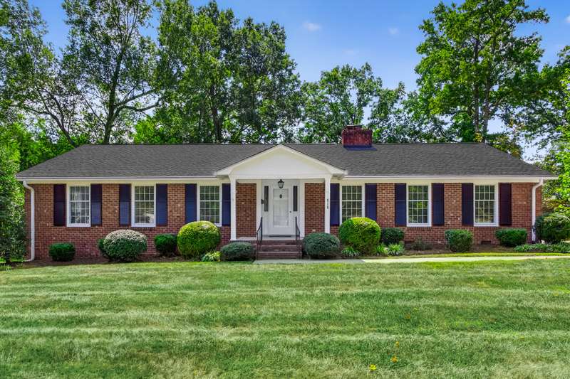 818 Colonial Dr