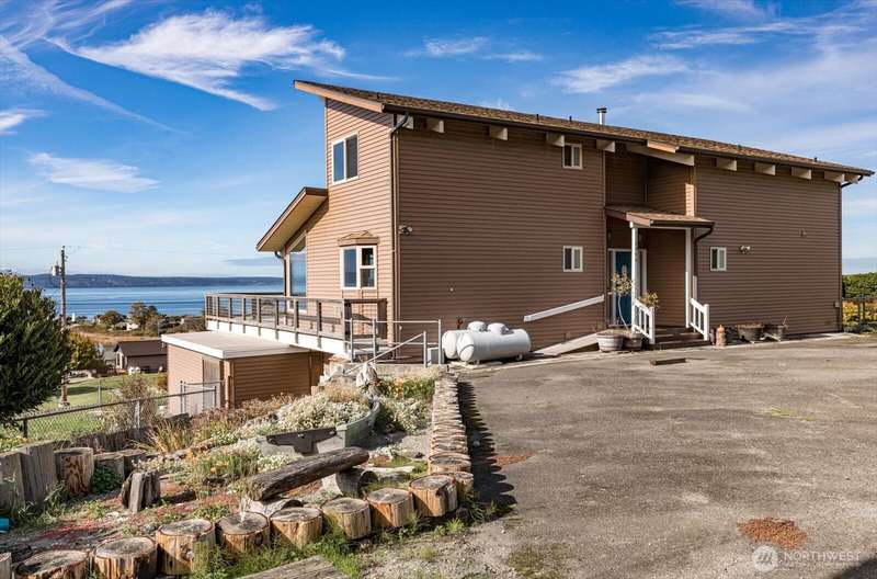 Panoramic west-facing views over Admiralty Inlet.