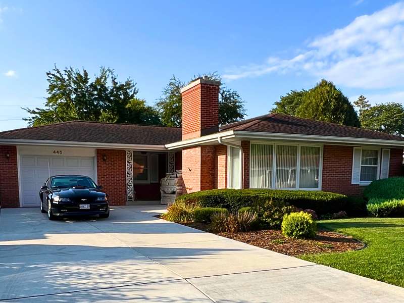 445 Carlton Dr