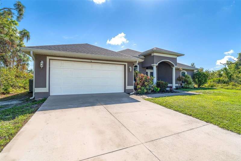 2024 roof, 2024 AC - Move-in-ready