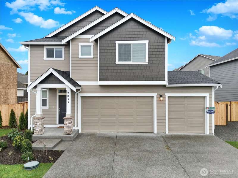 Photos of a previously buily Penrose plan. Plan may show colors or upgrades that are no longer available.