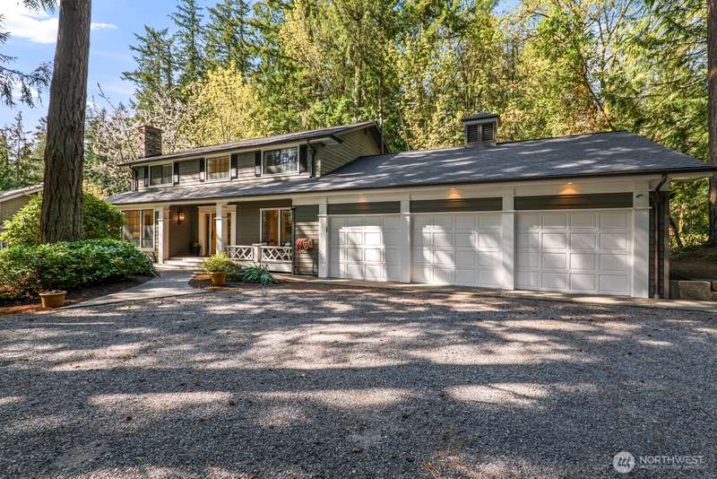 Excellent Location on Top of Hollywood Hill on a quiet, serene shy acre this 2880* sq ft home boasts 4 bedrooms (the primary on the main and 2nd en-suite upstairs), 3.5 bathrooms, large bonus room with a vaulted ceiling with a kitchenette and large 3 car 