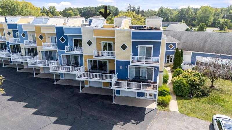 Exterior - 2nd Unit from End