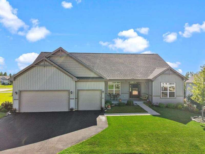 bb0-1 3 Car Garage